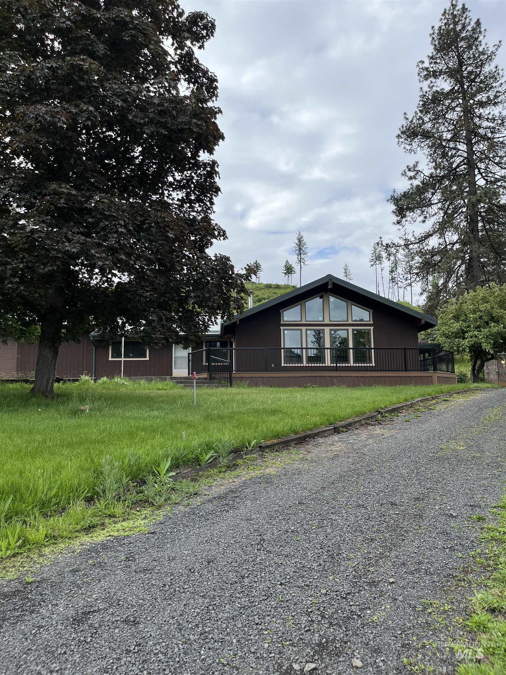 121 Valley View Ln, Kamiah, Idaho 83536, 3 Bedrooms, 3 Bathrooms, Residential For Sale, Price $549,995, 98947245