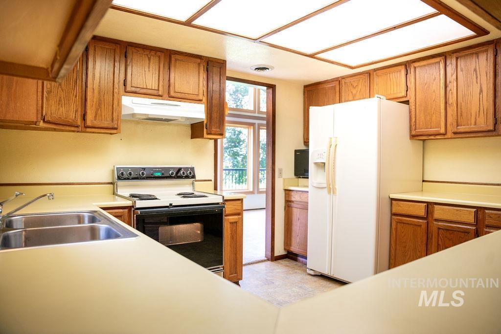 121 Valley View Ln, Kamiah, Idaho 83536, 3 Bedrooms, 3 Bathrooms, Residential For Sale, Price $549,995, 98947245