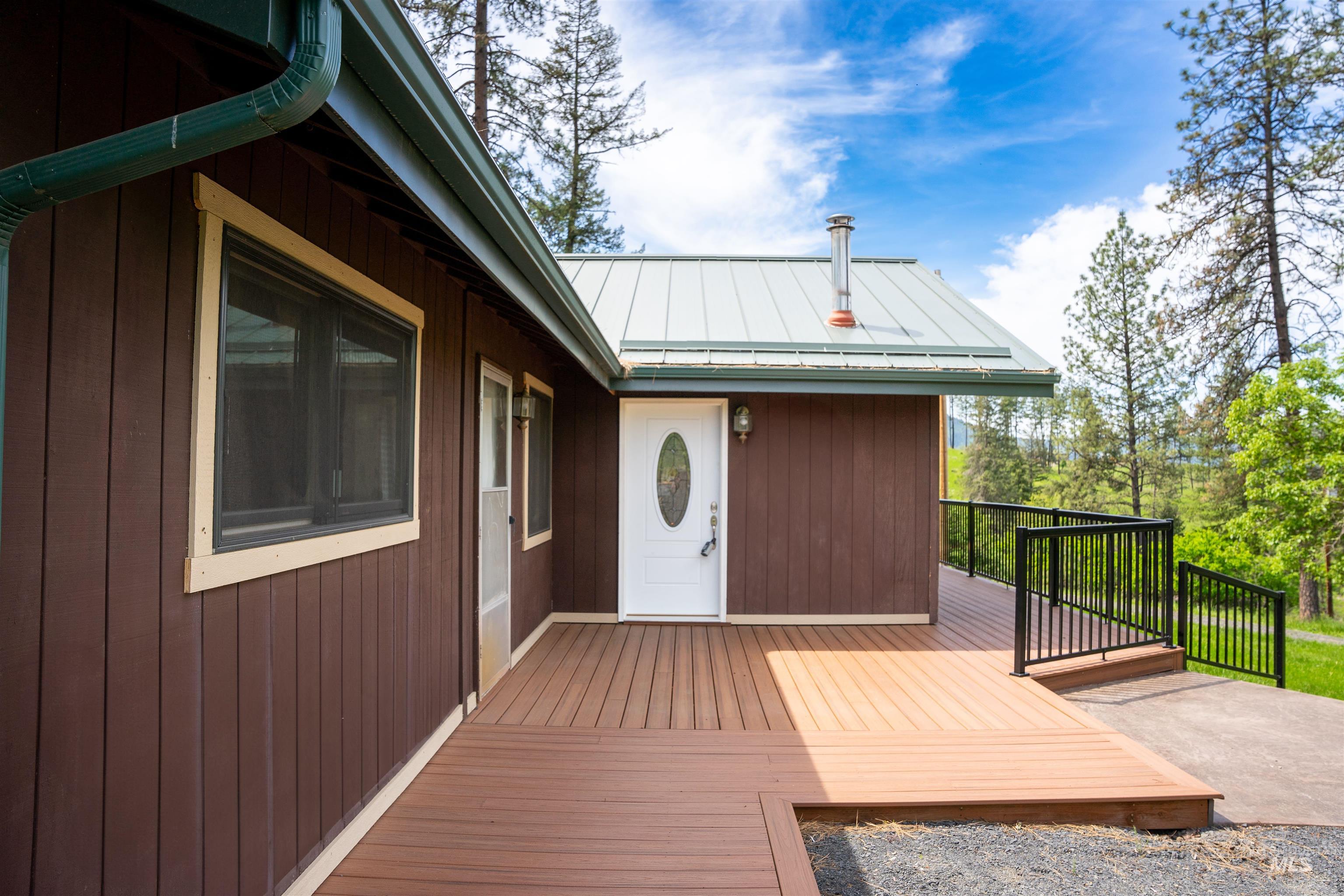 121 Valley View Ln, Kamiah, Idaho 83536, 3 Bedrooms, 3 Bathrooms, Residential For Sale, Price $549,995, 98947245