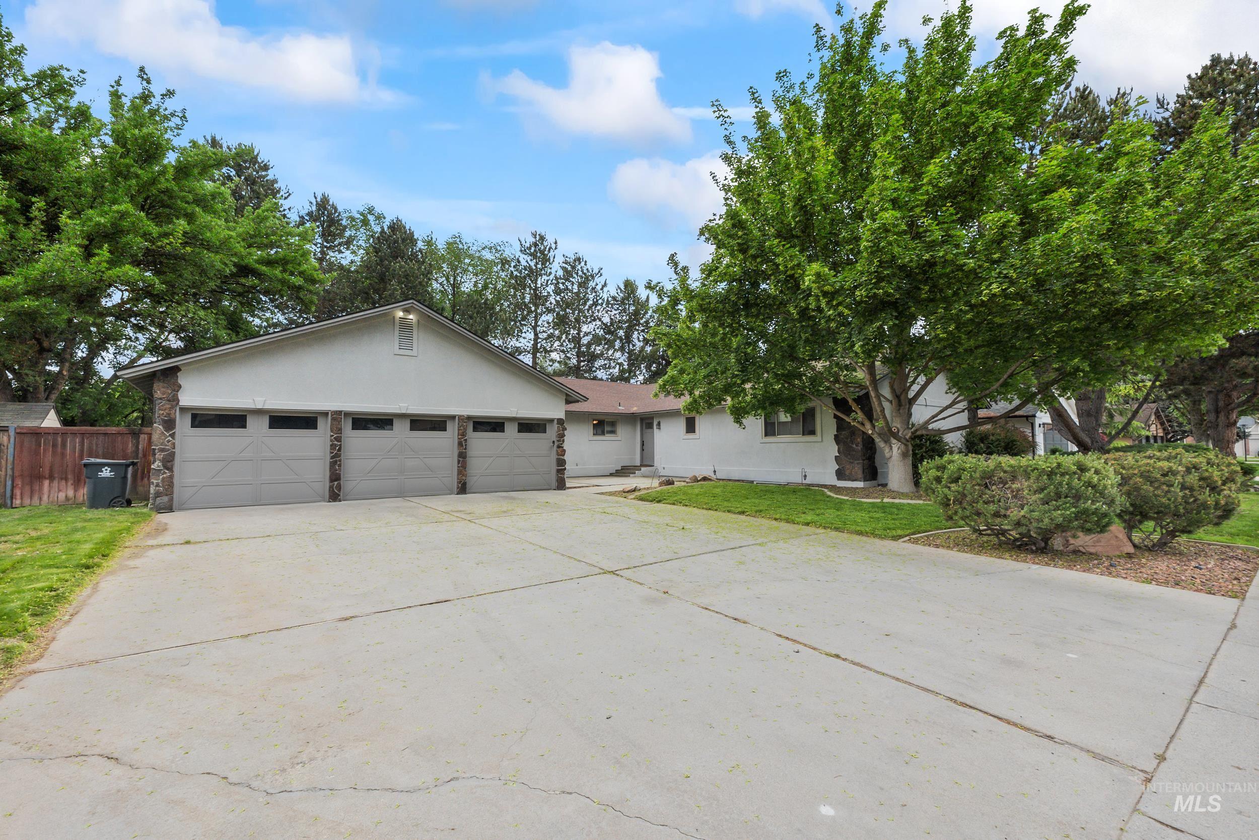 11175 W Hinsdale Street, Boise, Idaho 83713, 5 Bedrooms, 3 Bathrooms, Residential For Sale, Price $679,900, 98947269