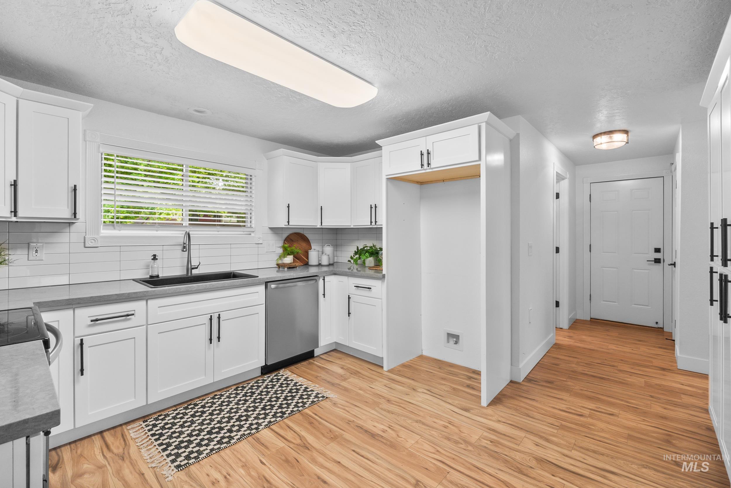 11175 W Hinsdale Street, Boise, Idaho 83713, 5 Bedrooms, 3 Bathrooms, Residential For Sale, Price $679,900, 98947269