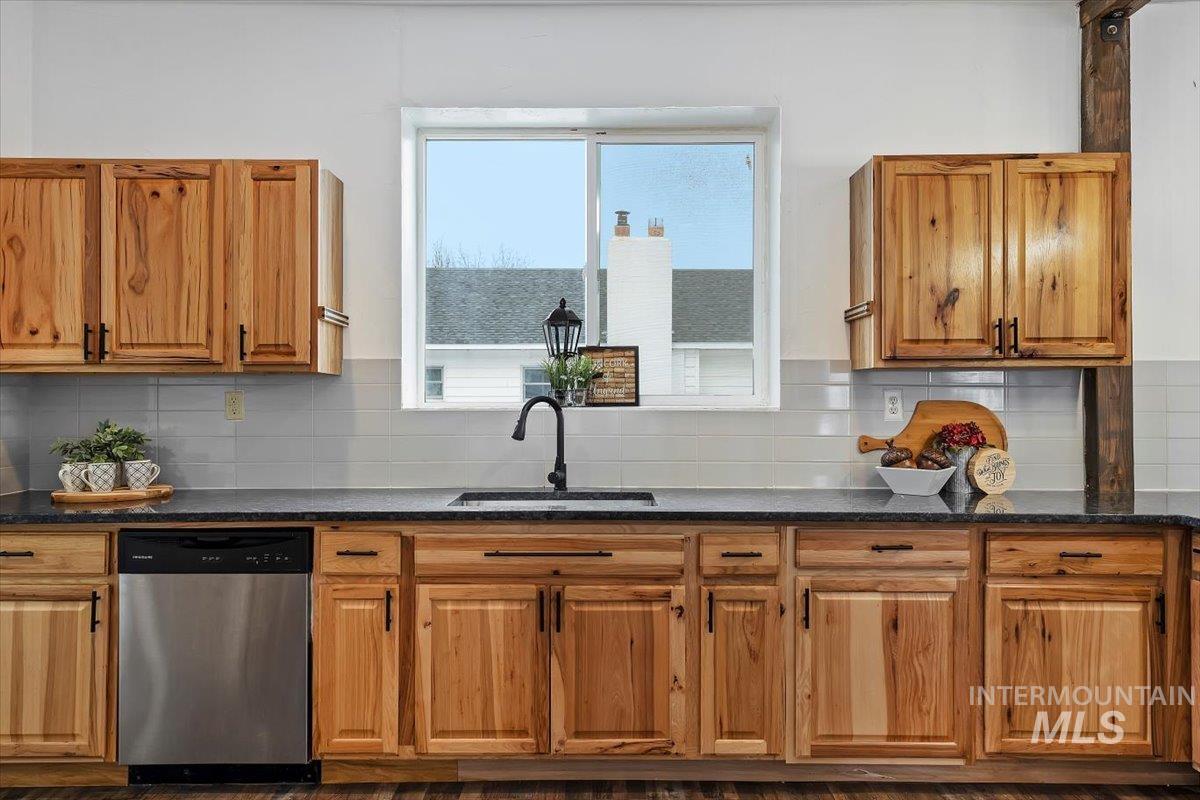 341 Birch St S, Kimberly, Idaho 83341, 9 Bedrooms, 4 Bathrooms, Residential For Sale, Price $475,000, 98947310