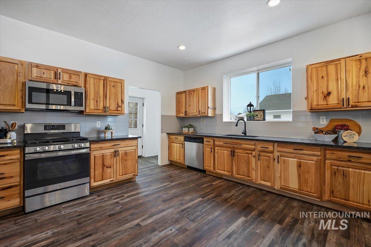 341 Birch St S, Kimberly, Idaho 83341, 9 Bedrooms, 4 Bathrooms, Residential For Sale, Price $475,000, 98947310