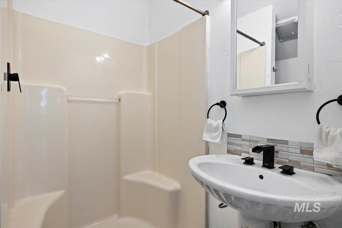 341 Birch St S, Kimberly, Idaho 83341, 1 Bedroom, 1 Bathroom, Residential Income For Sale, Price $475,000, 98947311