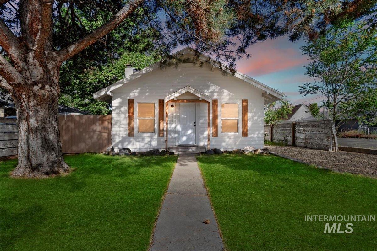 511 N 10th Ave N, Nampa, Idaho 83687, 2 Bedrooms, 1 Bathroom, Residential For Sale, Price $334,900, 98947317