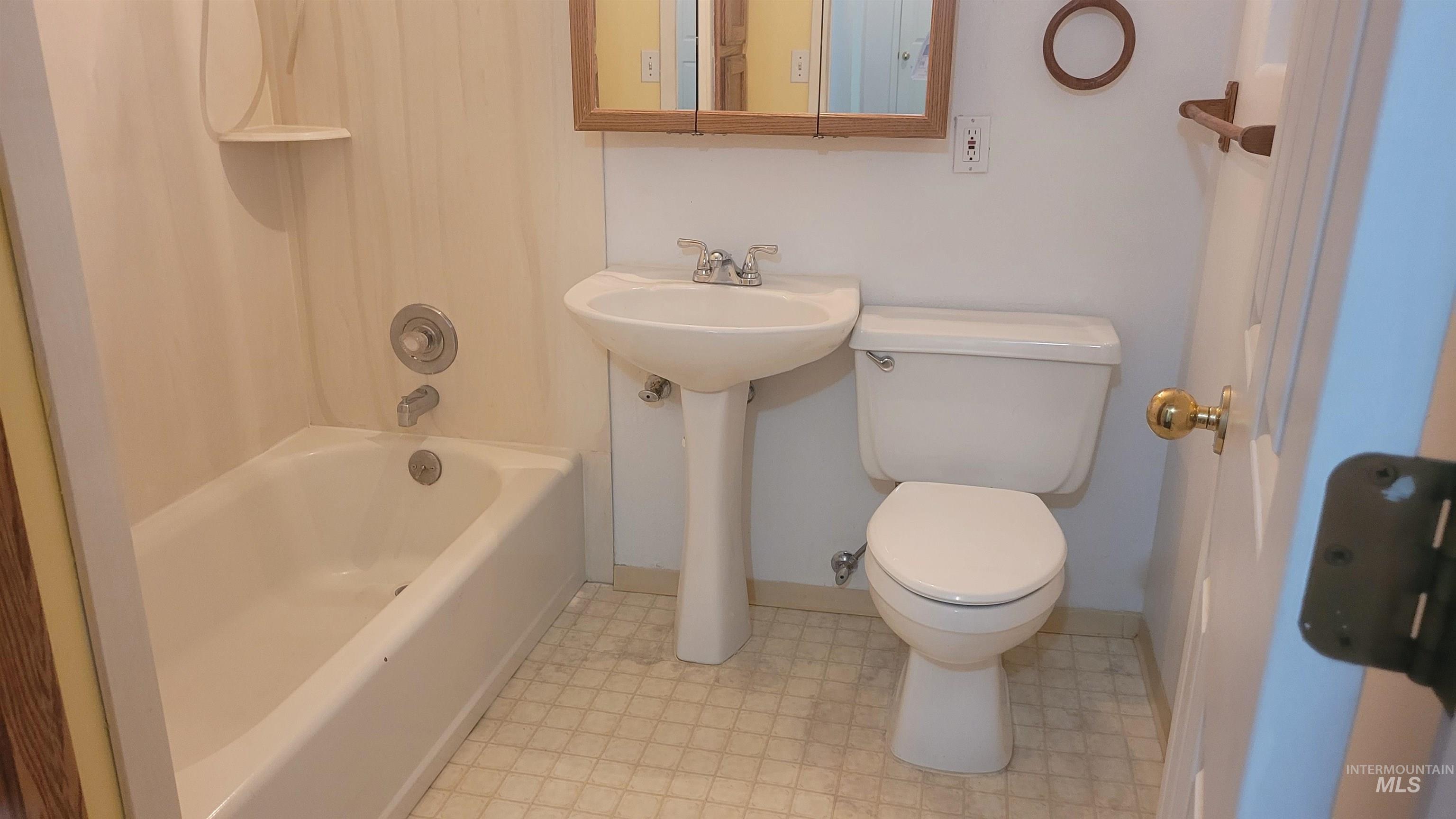 1501 Miller, Burley, Idaho 83318, 2 Bedrooms, 1 Bathroom, Residential For Sale, Price $140,000, 98947325