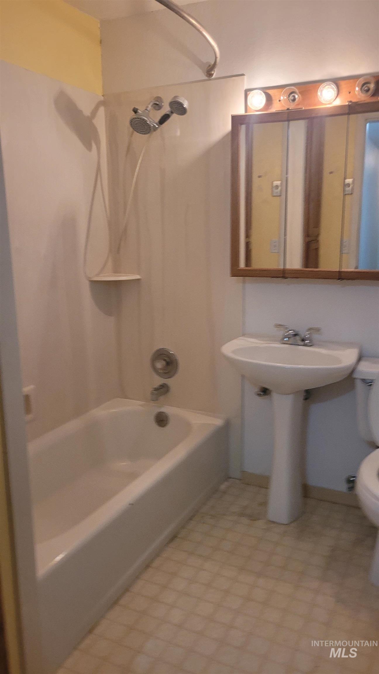 1501 Miller, Burley, Idaho 83318, 2 Bedrooms, 1 Bathroom, Residential For Sale, Price $140,000, 98947325