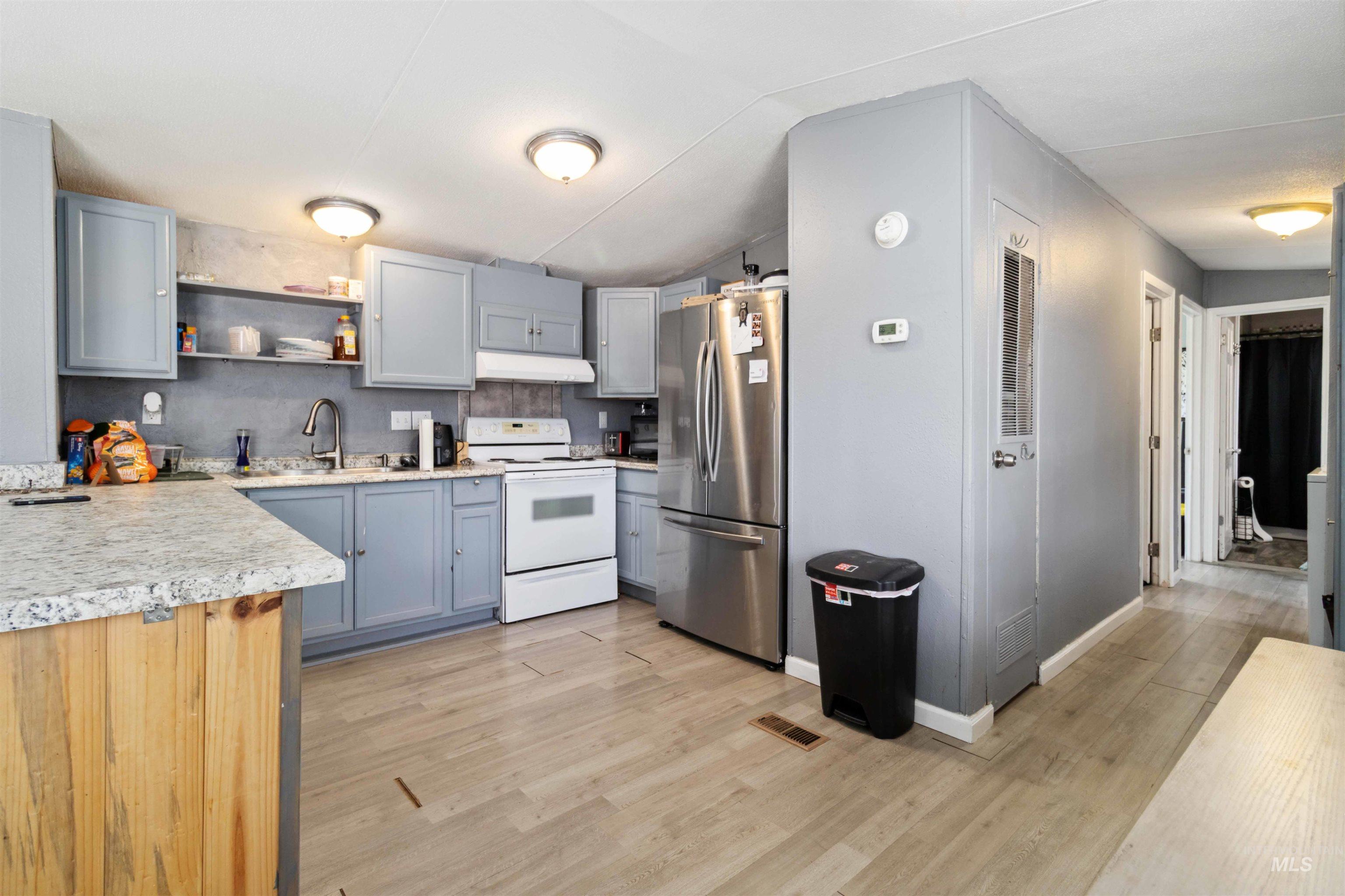 1951 N. Hampton Rd, Boise, Idaho 83704, 3 Bedrooms, 2 Bathrooms, Residential For Sale, Price $76,000, 98947333