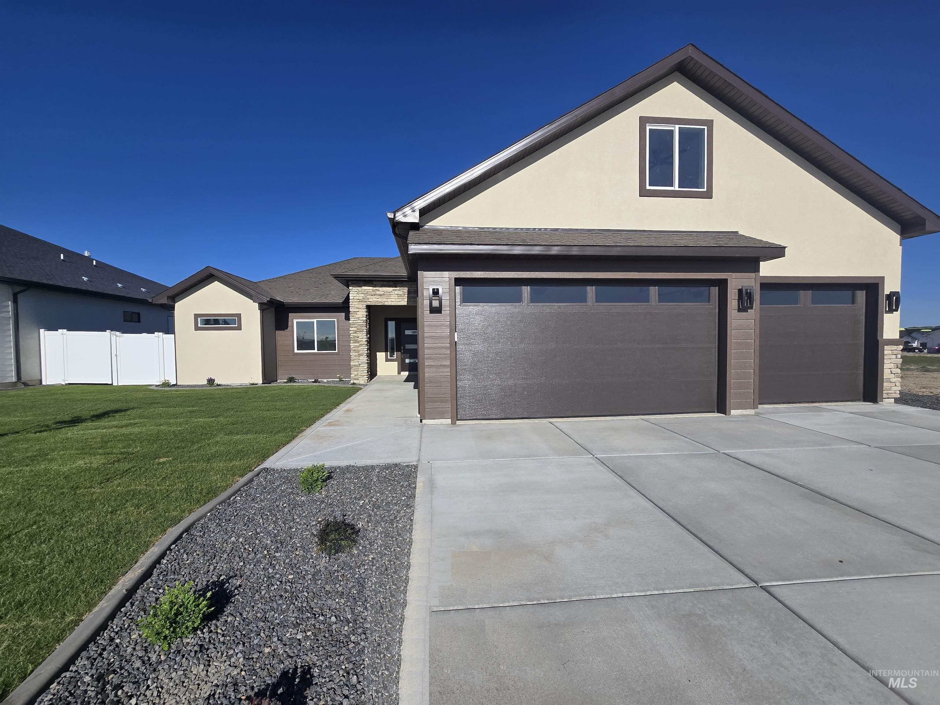 563 Full Moon Way, Twin Falls, Idaho 83301, 5 Bedrooms, 3 Bathrooms, Residential For Sale, Price $570,000, 98947388