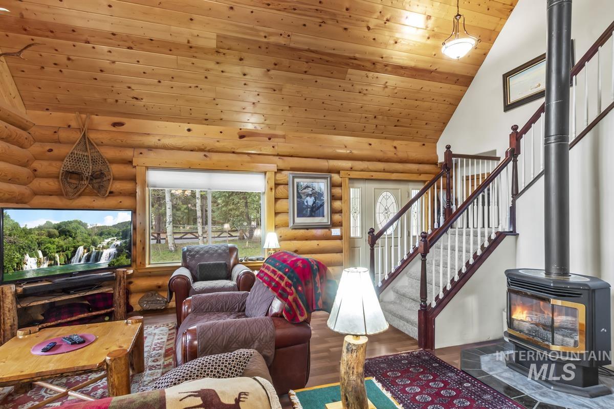 12824 Hereford Road, Donnelly, Idaho 83615, 3 Bedrooms, 2 Bathrooms, Residential For Sale, Price $996,000, 98947408