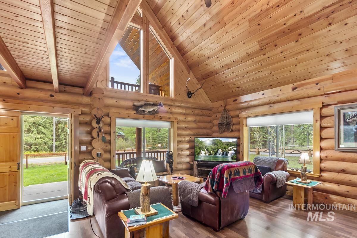 12824 Hereford Road, Donnelly, Idaho 83615, 3 Bedrooms, 2 Bathrooms, Residential For Sale, Price $996,000, 98947408