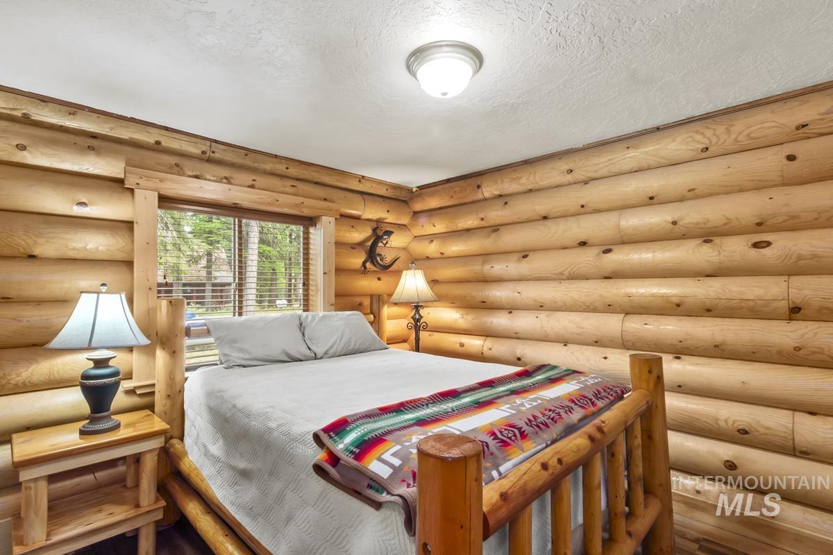 12824 Hereford Road, Donnelly, Idaho 83615, 3 Bedrooms, 2 Bathrooms, Residential For Sale, Price $996,000, 98947408