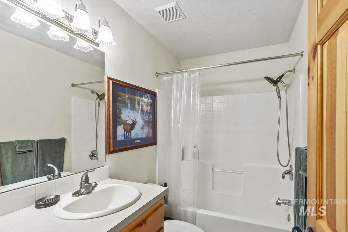 12824 Hereford Road, Donnelly, Idaho 83615, 3 Bedrooms, 2 Bathrooms, Residential For Sale, Price $996,000, 98947408