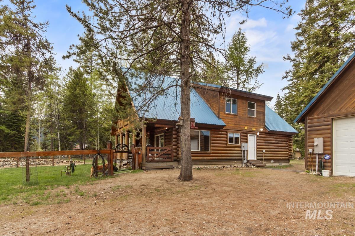 12824 Hereford Road, Donnelly, Idaho 83615, 3 Bedrooms, 2 Bathrooms, Residential For Sale, Price $996,000, 98947408