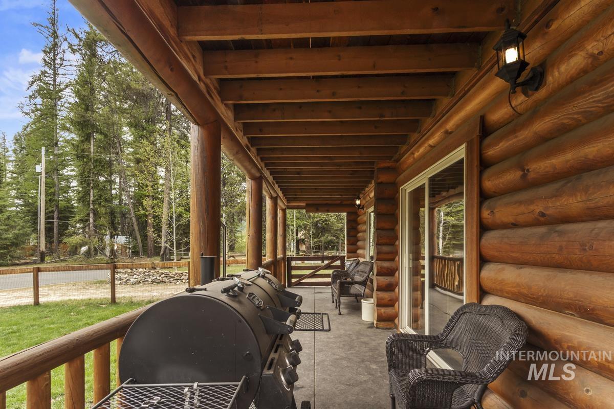 12824 Hereford Road, Donnelly, Idaho 83615, 3 Bedrooms, 2 Bathrooms, Residential For Sale, Price $996,000, 98947408