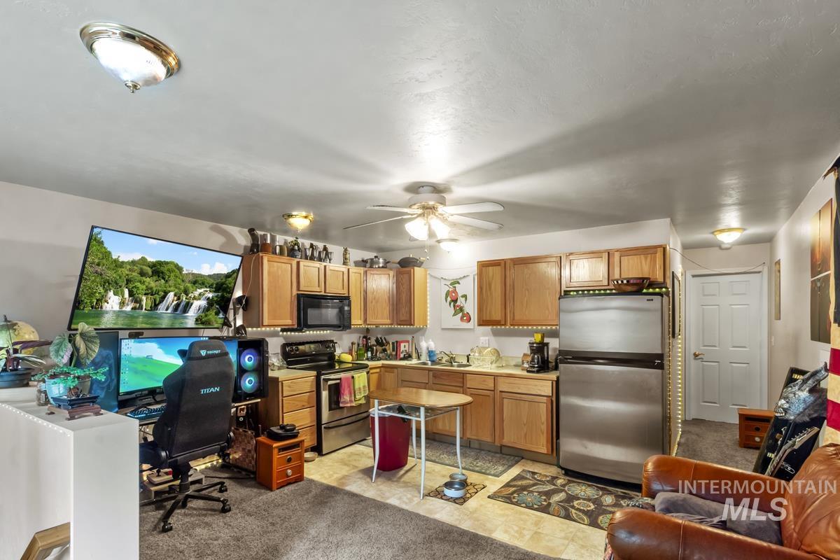 12824 Hereford Road, Donnelly, Idaho 83615, 3 Bedrooms, 2 Bathrooms, Residential For Sale, Price $996,000, 98947408