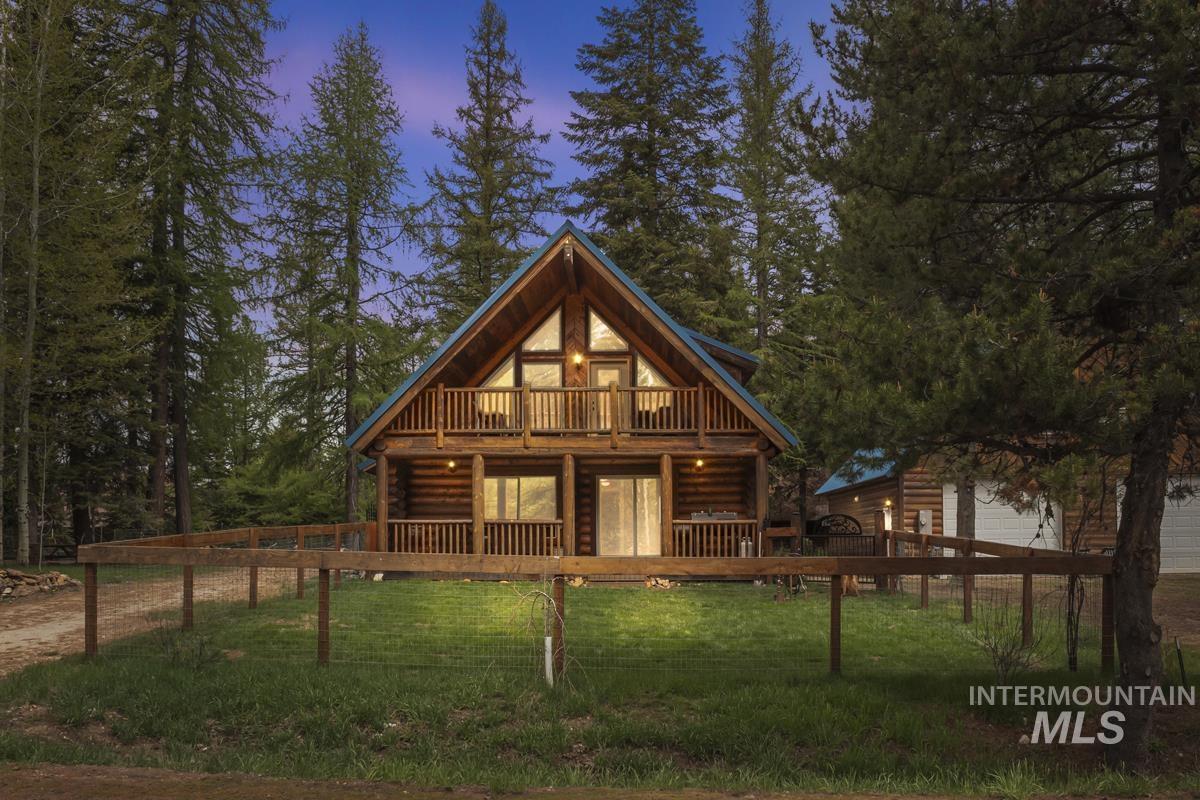 12824 Hereford Road, Donnelly, Idaho 83615, 3 Bedrooms, 2 Bathrooms, Residential For Sale, Price $996,000, 98947408