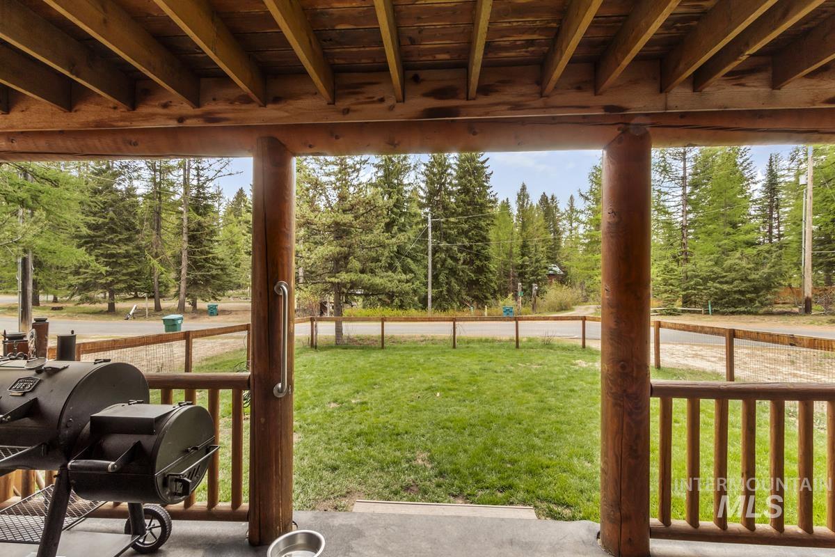 12824 Hereford Road, Donnelly, Idaho 83615, 3 Bedrooms, 2 Bathrooms, Residential For Sale, Price $996,000, 98947408