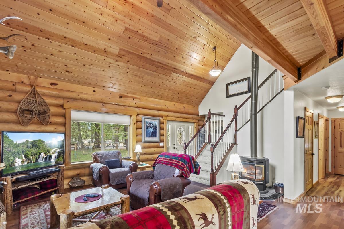12824 Hereford Road, Donnelly, Idaho 83615, 3 Bedrooms, 2 Bathrooms, Residential For Sale, Price $996,000, 98947408