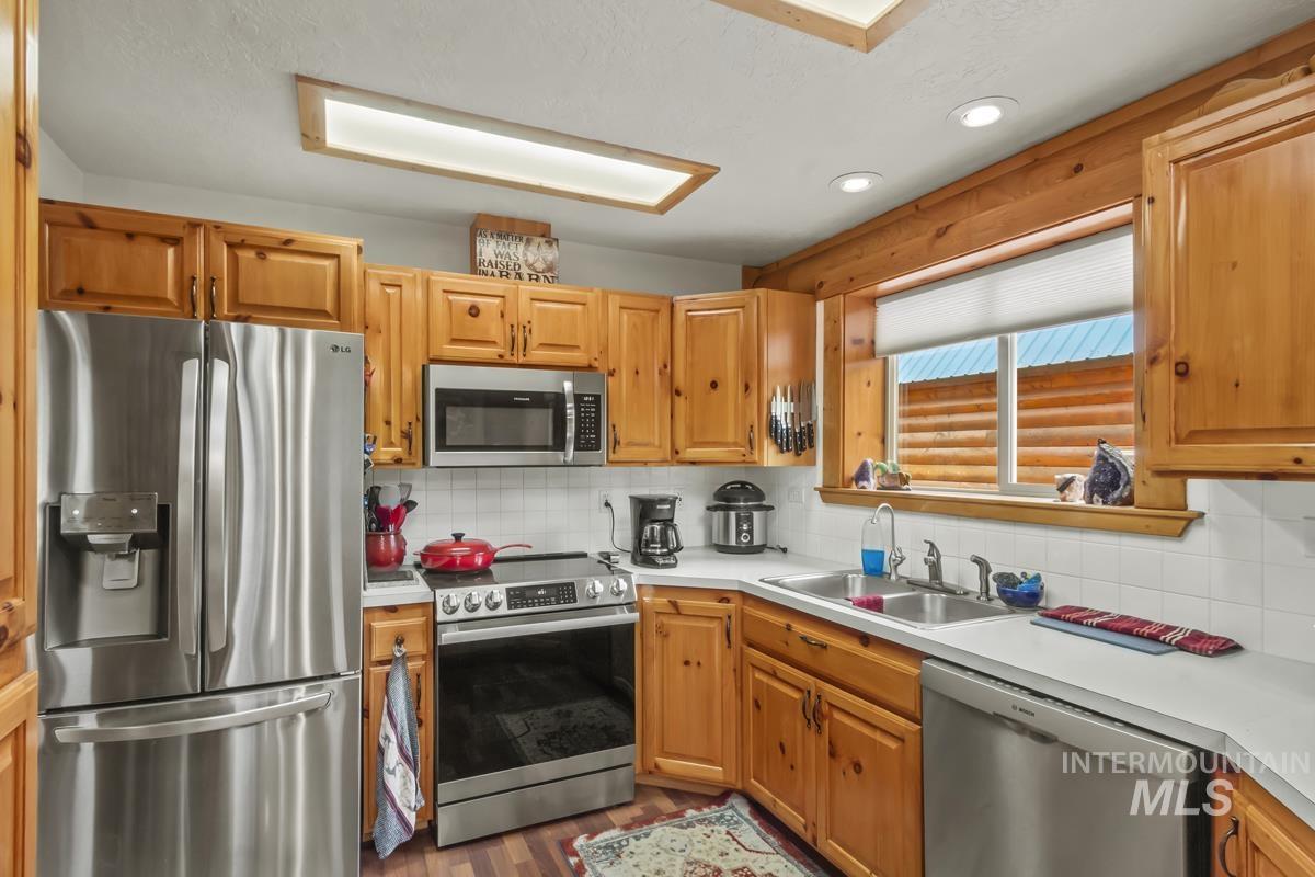 12824 Hereford Road, Donnelly, Idaho 83615, 3 Bedrooms, 2 Bathrooms, Residential For Sale, Price $996,000, 98947408