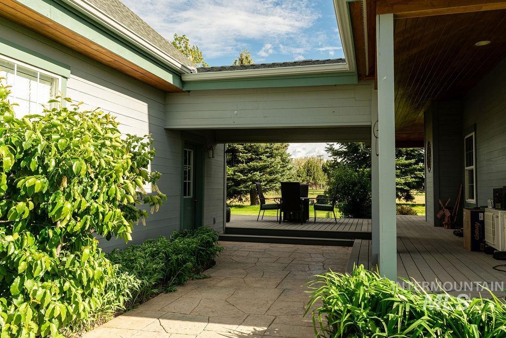 101 Quail Ridge Drive, Shoshone, Idaho 83352, 5 Bedrooms, 3.5 Bathrooms, Residential For Sale, Price $749,000, 98947410