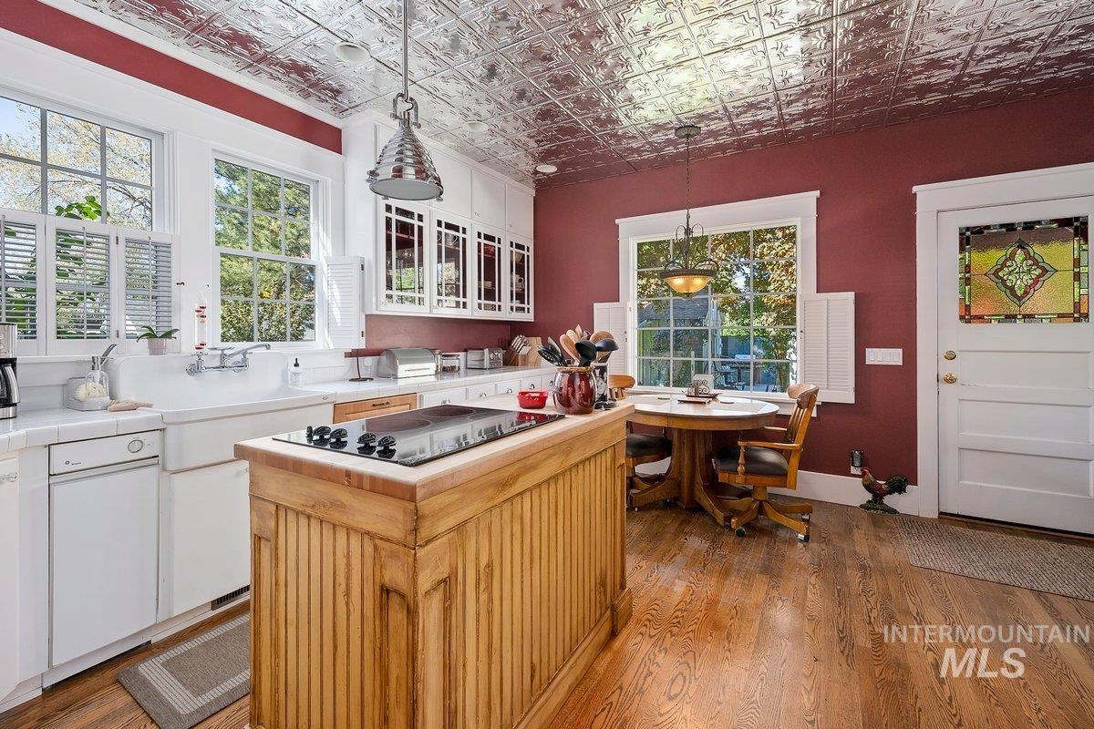 206 8th Ave. N, Twin Falls, Idaho 83301, 4 Bedrooms, 3 Bathrooms, Residential For Sale, Price $648,000, 98947413