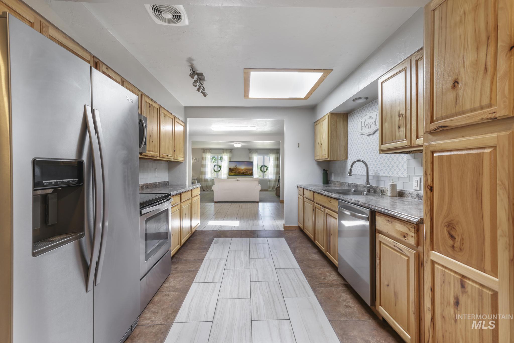 564 S Blue Lakes Blvd, Twin Falls, Idaho 83301, 9 Bedrooms, 5 Bathrooms, Residential For Sale, Price $847,000, 98947437