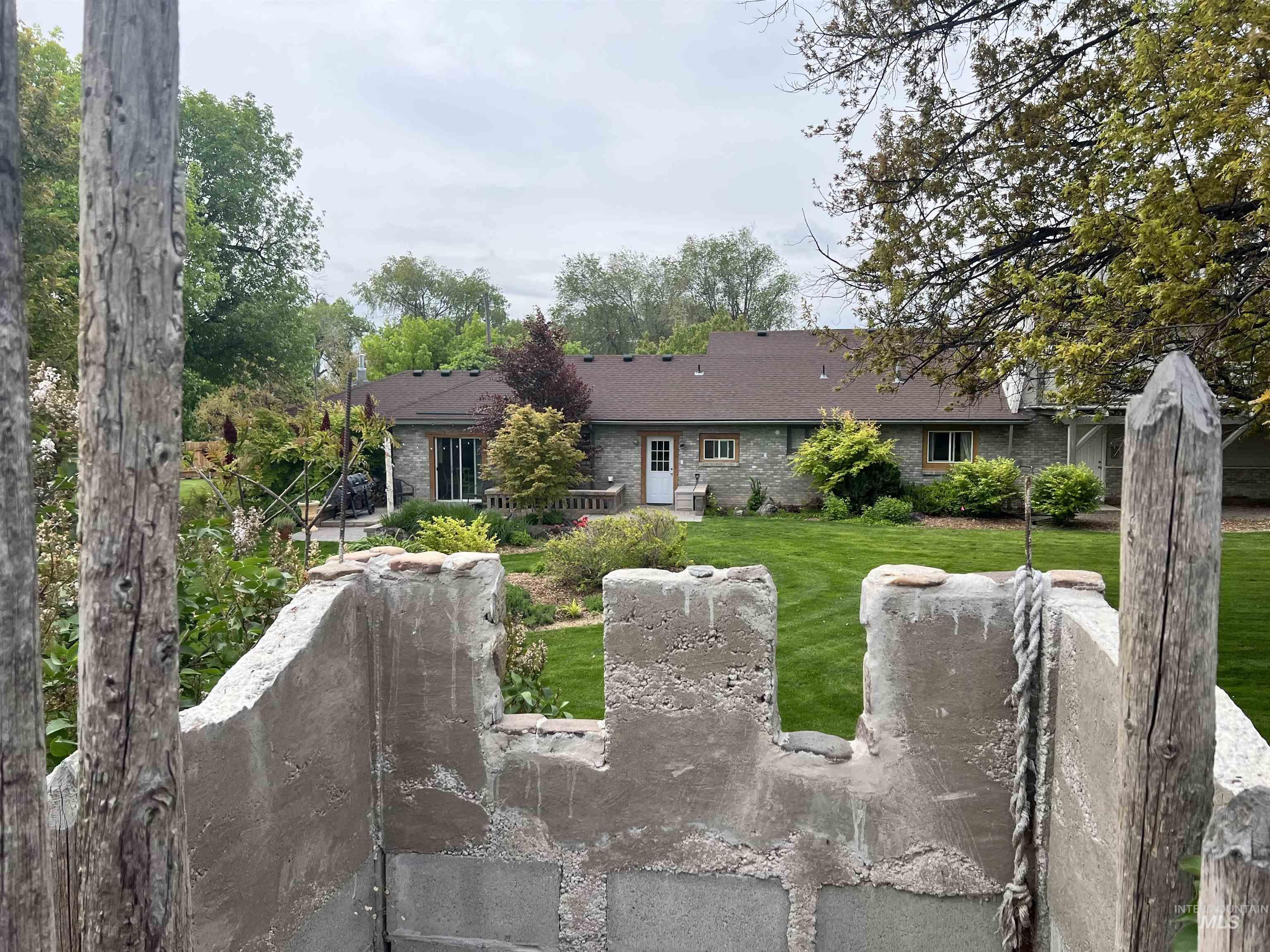 564 S Blue Lakes Blvd, Twin Falls, Idaho 83301, 9 Bedrooms, 5 Bathrooms, Residential For Sale, Price $847,000, 98947437