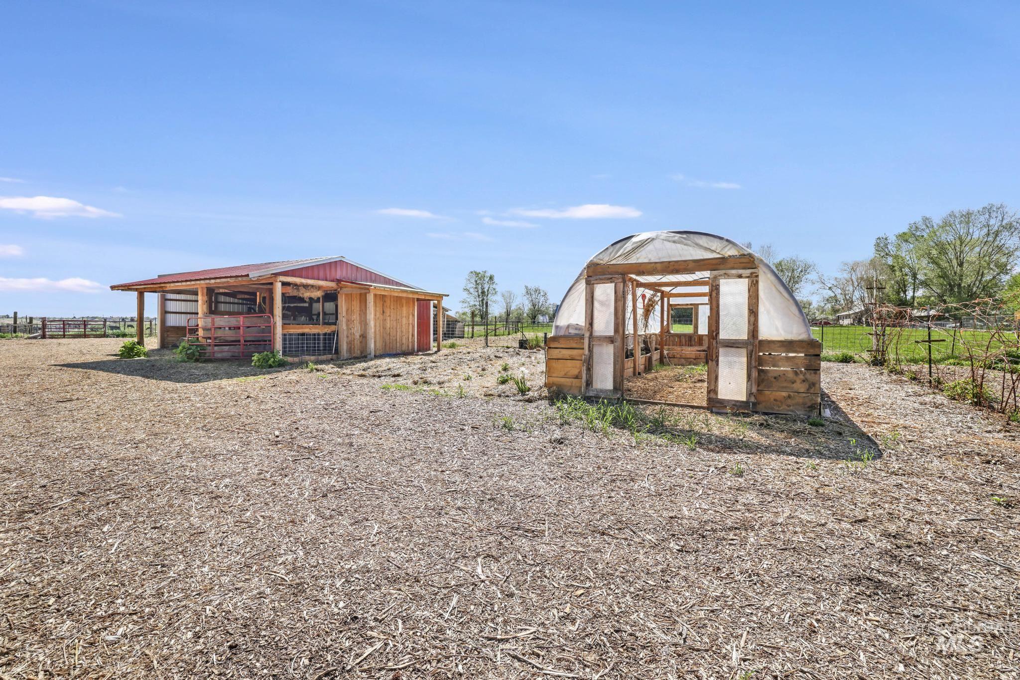 564 S Blue Lakes Blvd, Twin Falls, Idaho 83301, 9 Bedrooms, 5 Bathrooms, Residential For Sale, Price $847,000, 98947437