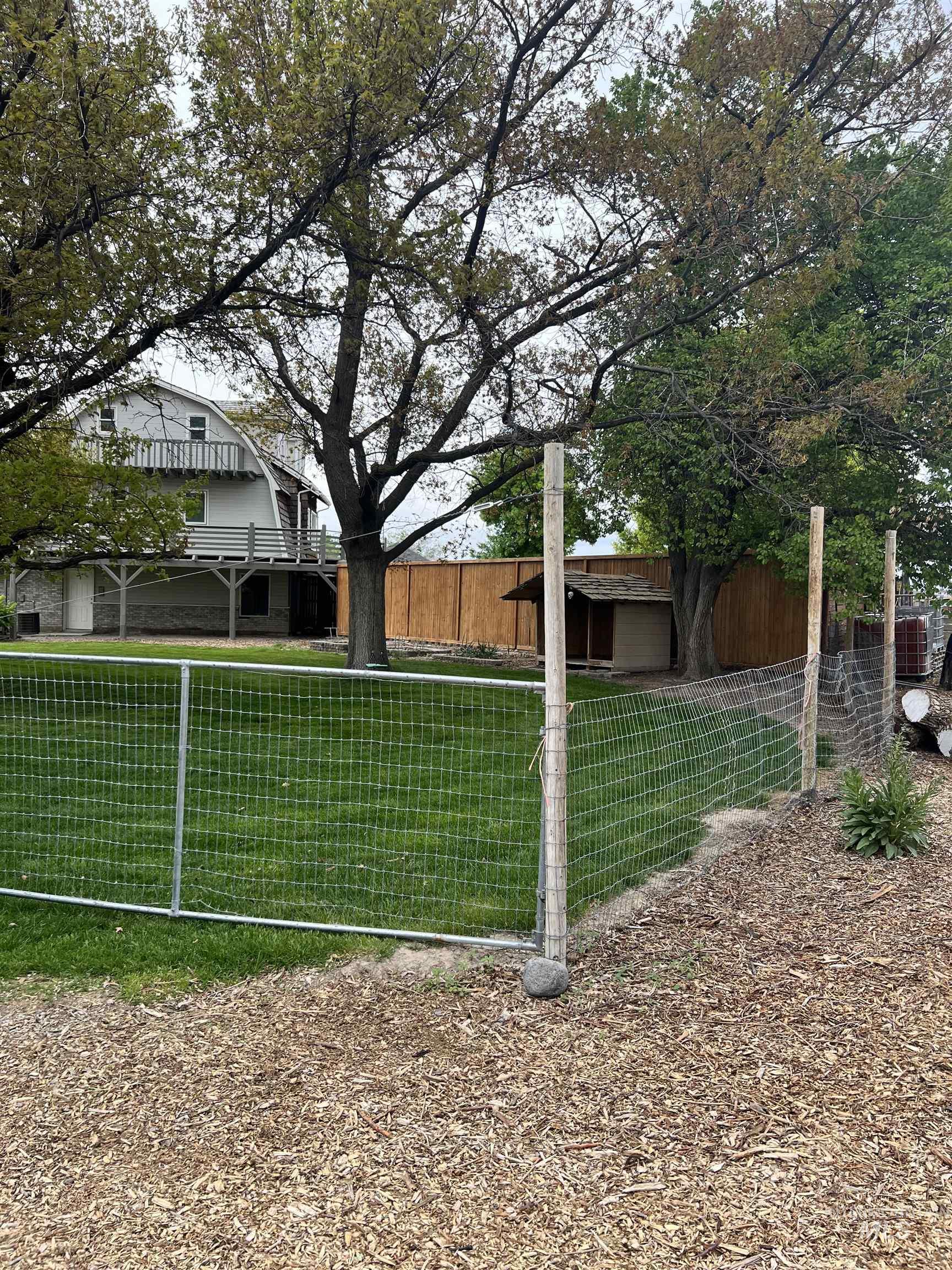 564 S Blue Lakes Blvd, Twin Falls, Idaho 83301, 9 Bedrooms, 5 Bathrooms, Residential For Sale, Price $847,000, 98947437