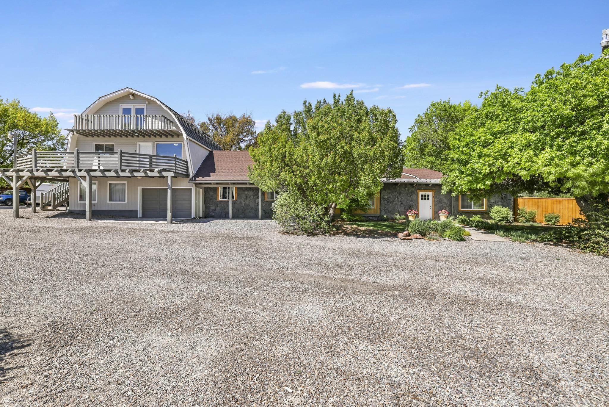 564 S Blue Lakes Blvd, Twin Falls, Idaho 83301, 9 Bedrooms, 5 Bathrooms, Residential For Sale, Price $847,000, 98947437