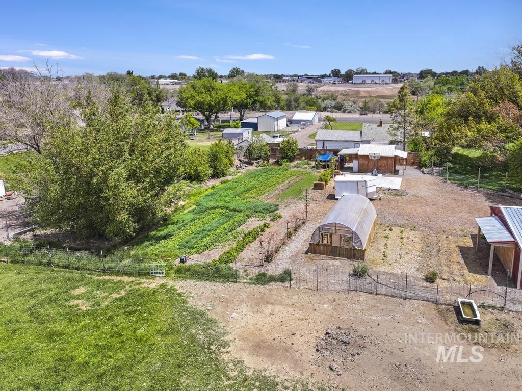 564 S Blue Lakes Blvd, Twin Falls, Idaho 83301, 9 Bedrooms, 5 Bathrooms, Residential For Sale, Price $847,000, 98947437