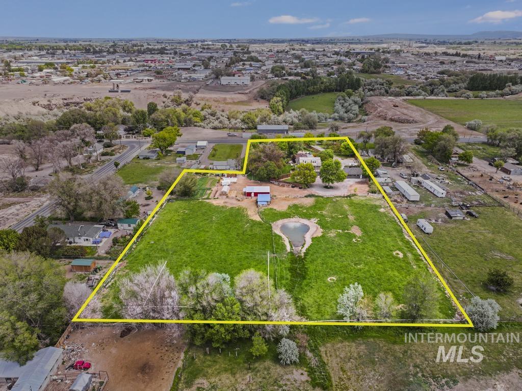564 S Blue Lakes Blvd, Twin Falls, Idaho 83301, 9 Bedrooms, 5 Bathrooms, Residential For Sale, Price $847,000, 98947437