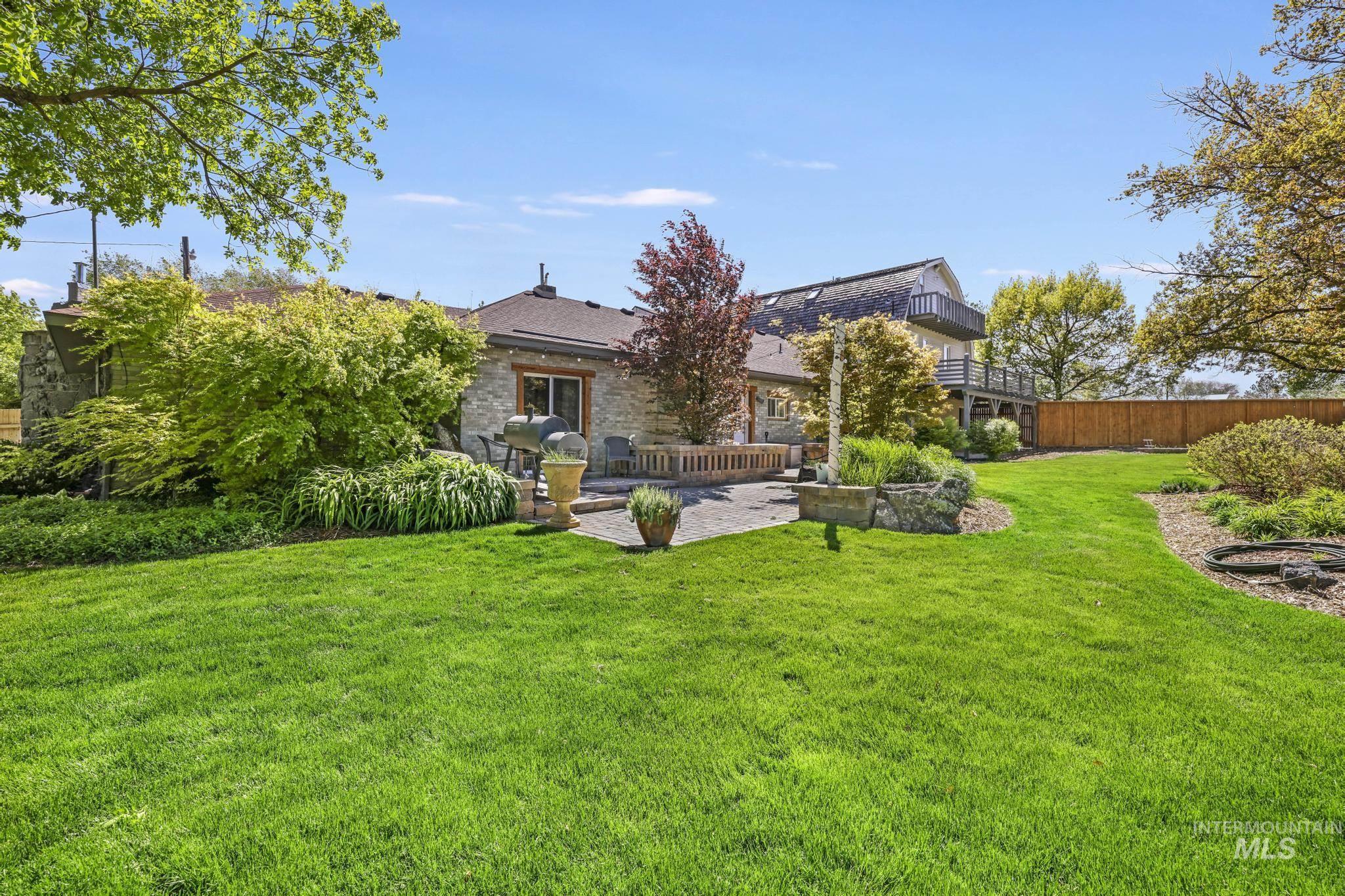 564 S Blue Lakes Blvd, Twin Falls, Idaho 83301, 9 Bedrooms, 5 Bathrooms, Residential For Sale, Price $847,000, 98947437
