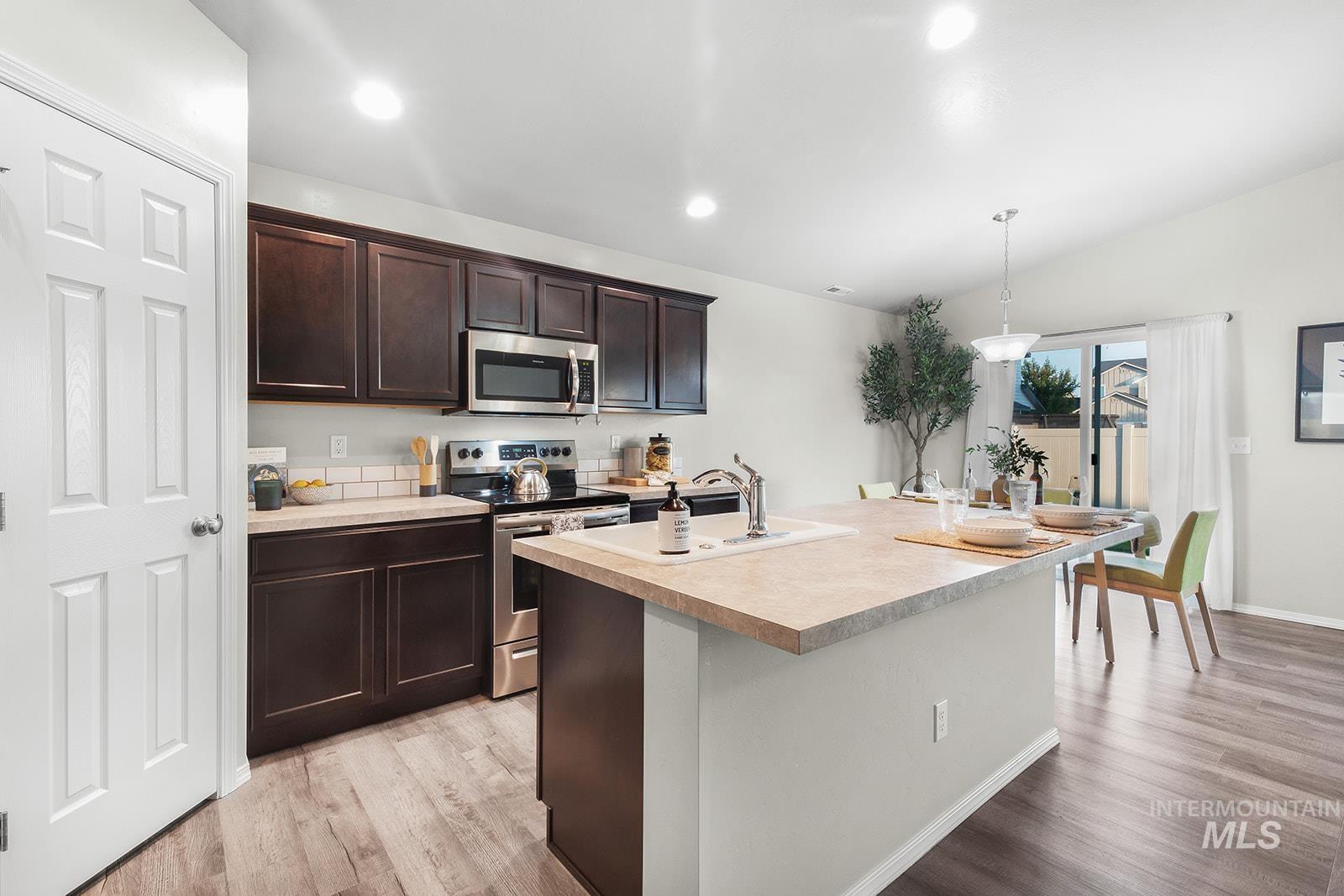 811 Pronghorn Dr, Twin Falls, Idaho 83301-7770, 3 Bedrooms, 2 Bathrooms, Residential For Sale, Price $422,000, 98947439