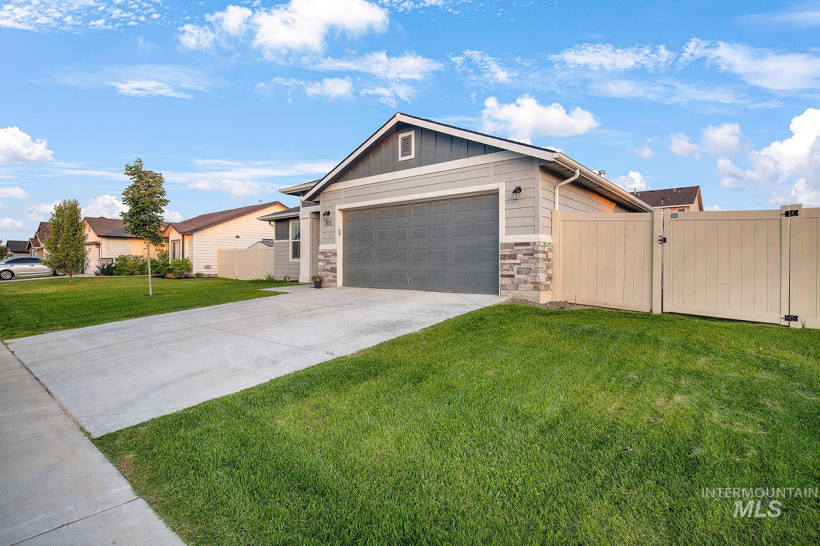 811 Pronghorn Dr, Twin Falls, Idaho 83301-7770, 3 Bedrooms, 2 Bathrooms, Residential For Sale, Price $422,000, 98947439