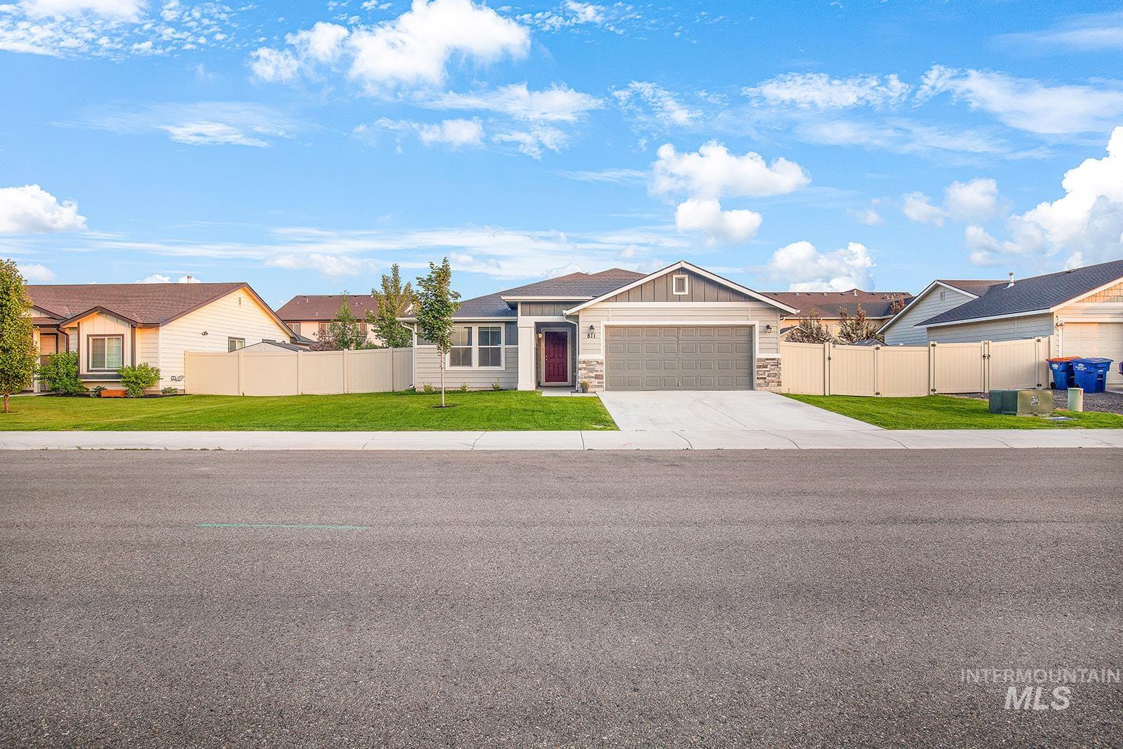 811 Pronghorn Dr, Twin Falls, Idaho 83301-7770, 3 Bedrooms, 2 Bathrooms, Residential For Sale, Price $422,000, 98947439