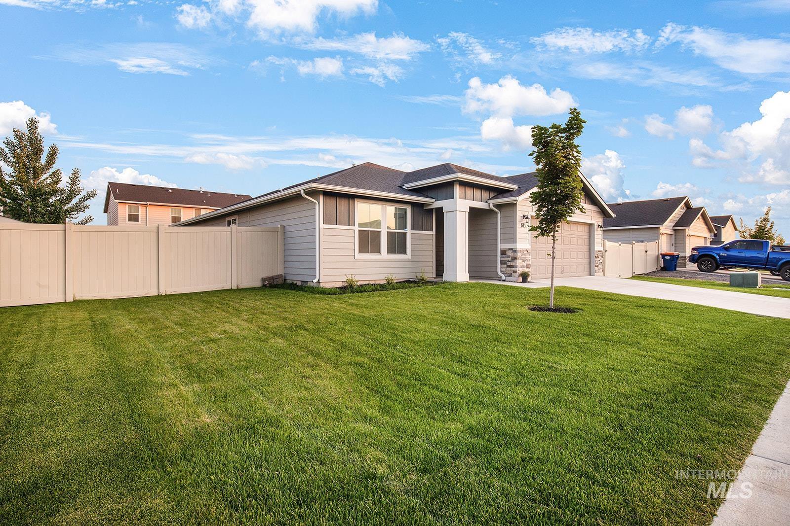 811 Pronghorn Dr, Twin Falls, Idaho 83301-7770, 3 Bedrooms, 2 Bathrooms, Residential For Sale, Price $422,000, 98947439