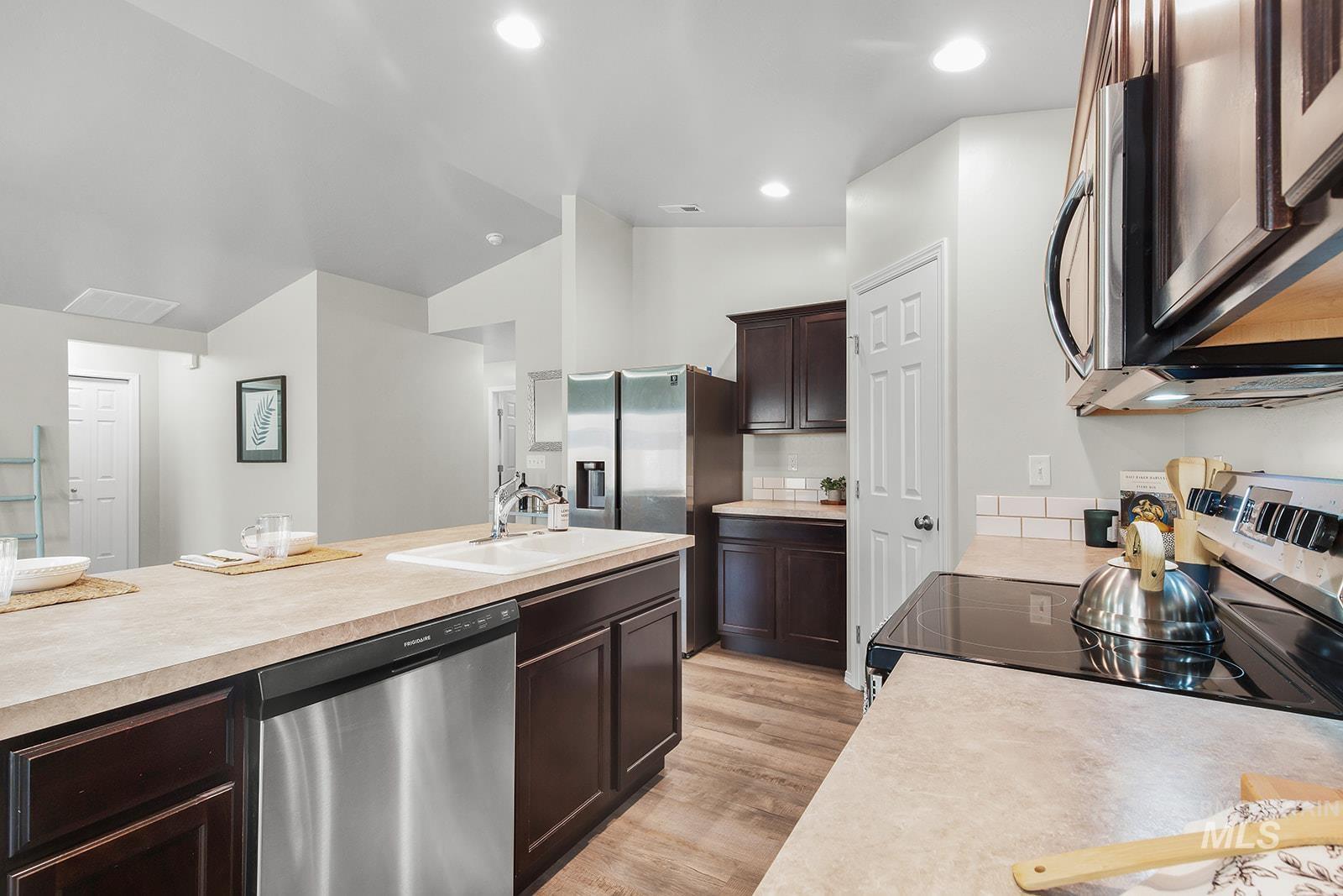811 Pronghorn Dr, Twin Falls, Idaho 83301-7770, 3 Bedrooms, 2 Bathrooms, Residential For Sale, Price $422,000, 98947439