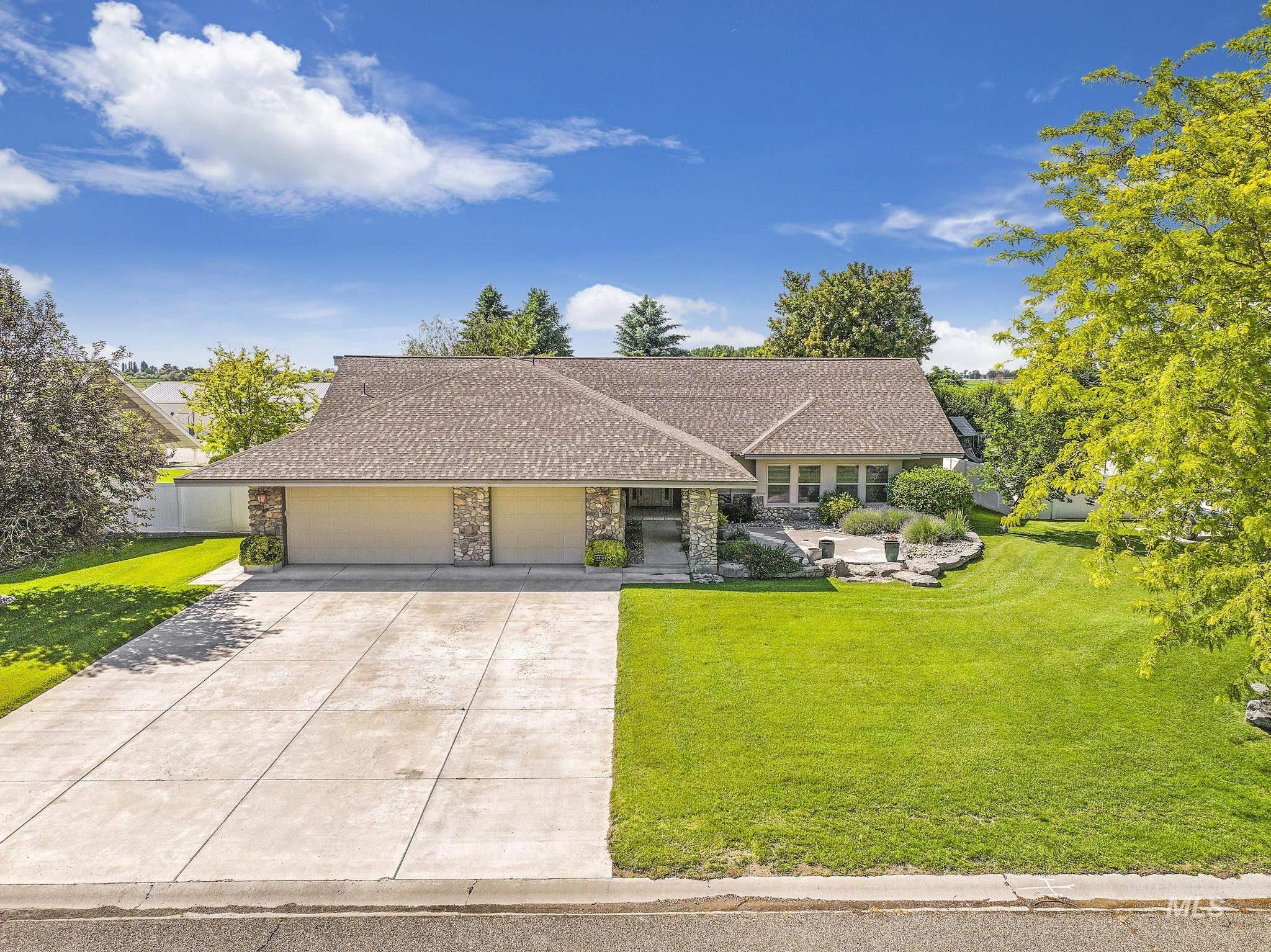 70 Pelican Drive, Rupert, Idaho 83350-0000, 3 Bedrooms, 2.5 Bathrooms, Residential For Sale, Price $650,000, 98947450