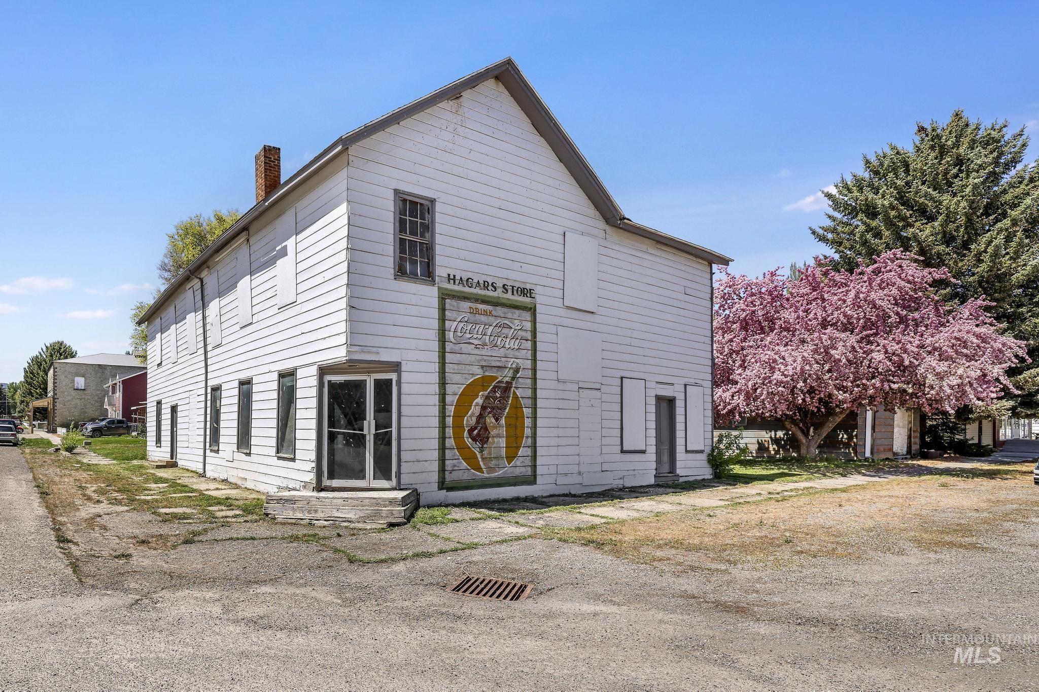 249 Main Street, Albion, Idaho 83311-0000, 2 Bedrooms, 6 Rooms, Business/Commercial For Sale, Price $150,000, 98947463