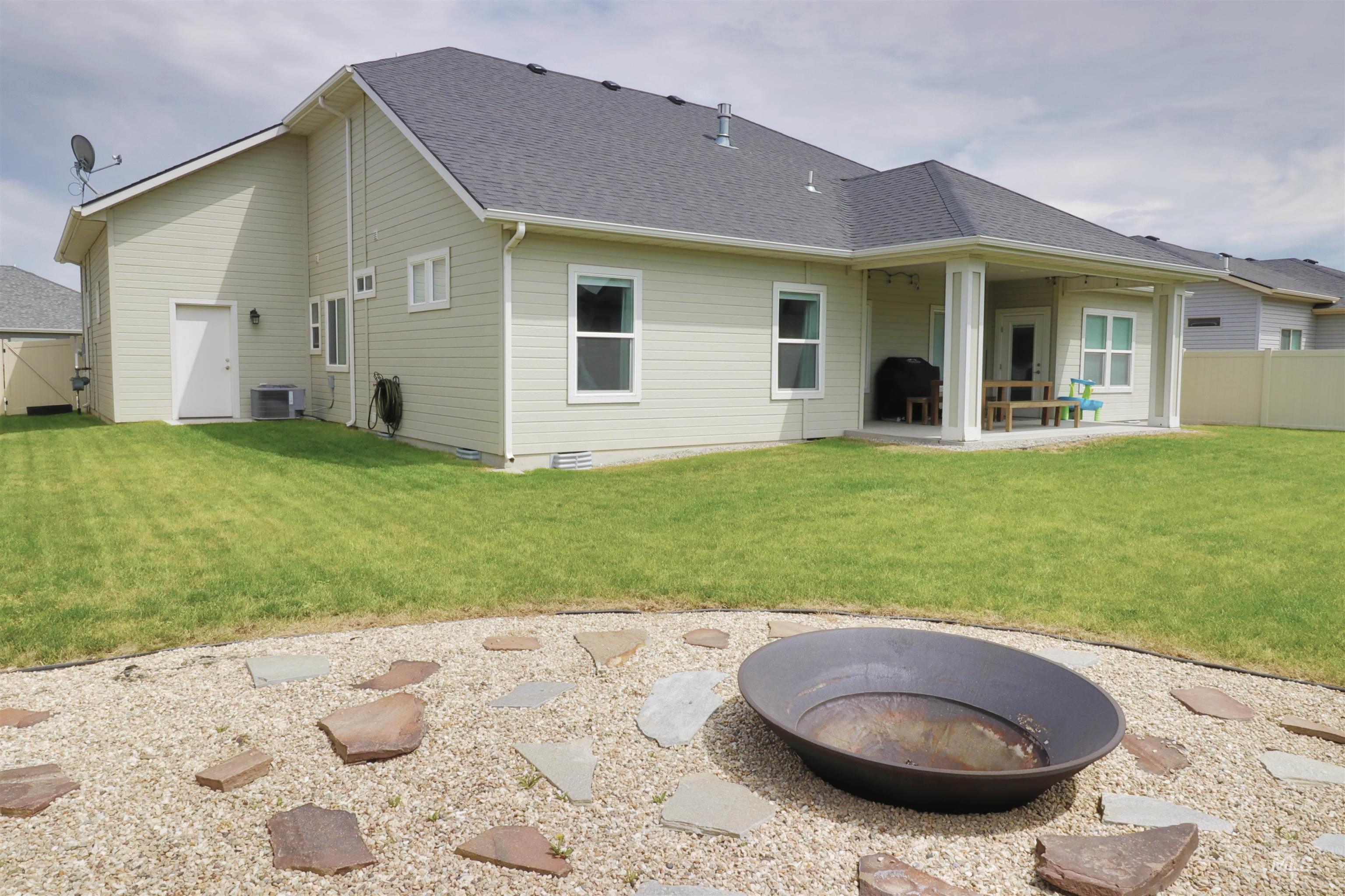 1983 Prospector Way, Twin Falls, Idaho 83301, 4 Bedrooms, 4 Bathrooms, Residential For Sale, Price $572,900, 98947468