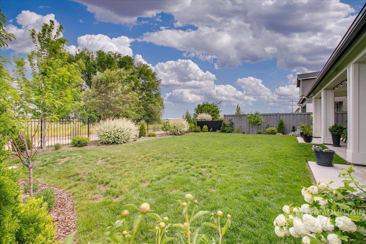 18366 Hush Creek Way, Nampa, Idaho 83687, 4 Bedrooms, 2.5 Bathrooms, Residential For Sale, Price $579,900, 98947473