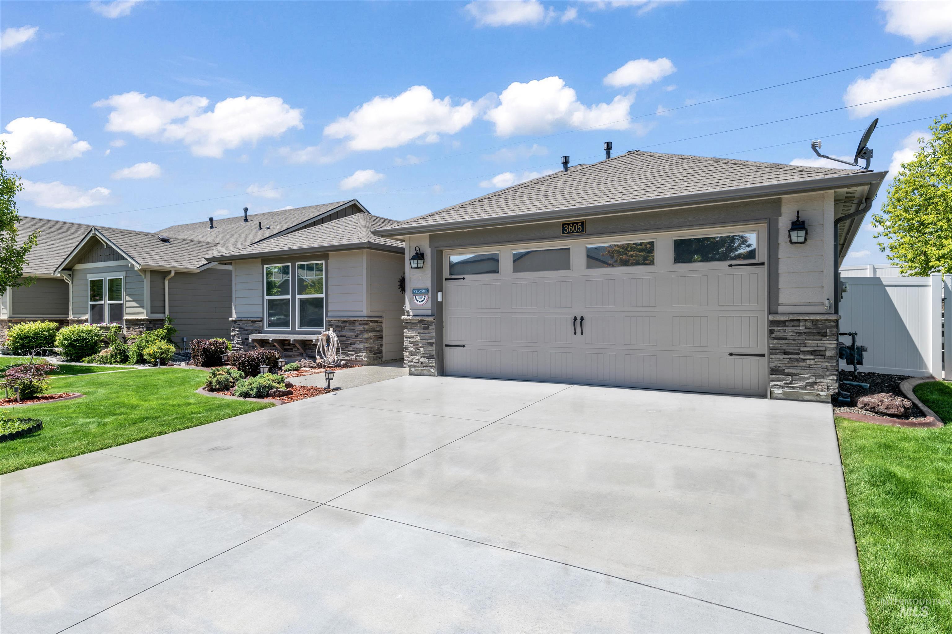 3605 S Edgeview, Nampa, Idaho 83686, 3 Bedrooms, 2 Bathrooms, Residential For Sale, Price $439,900, 98947478