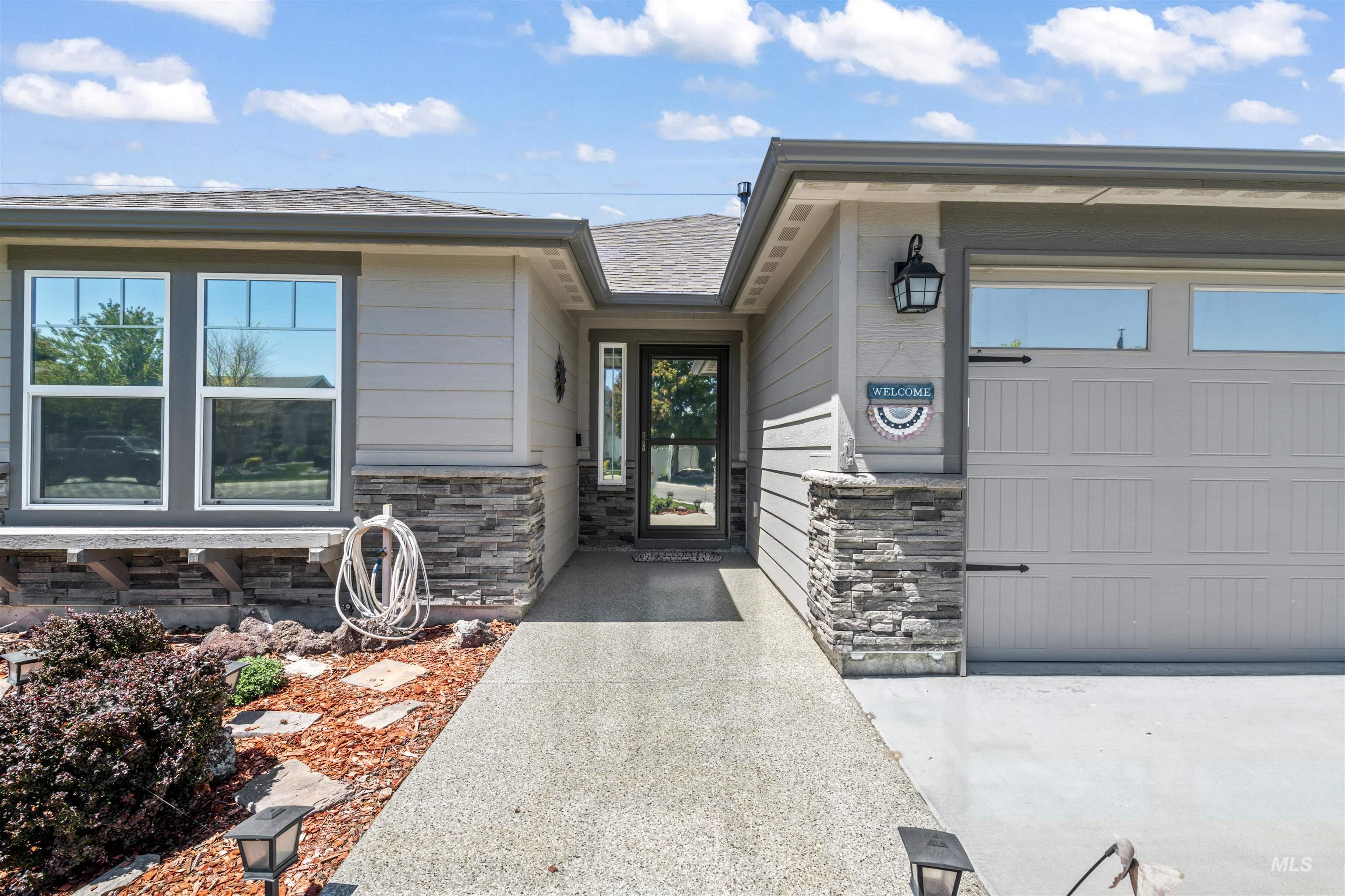 3605 S Edgeview, Nampa, Idaho 83686, 3 Bedrooms, 2 Bathrooms, Residential For Sale, Price $439,900, 98947478