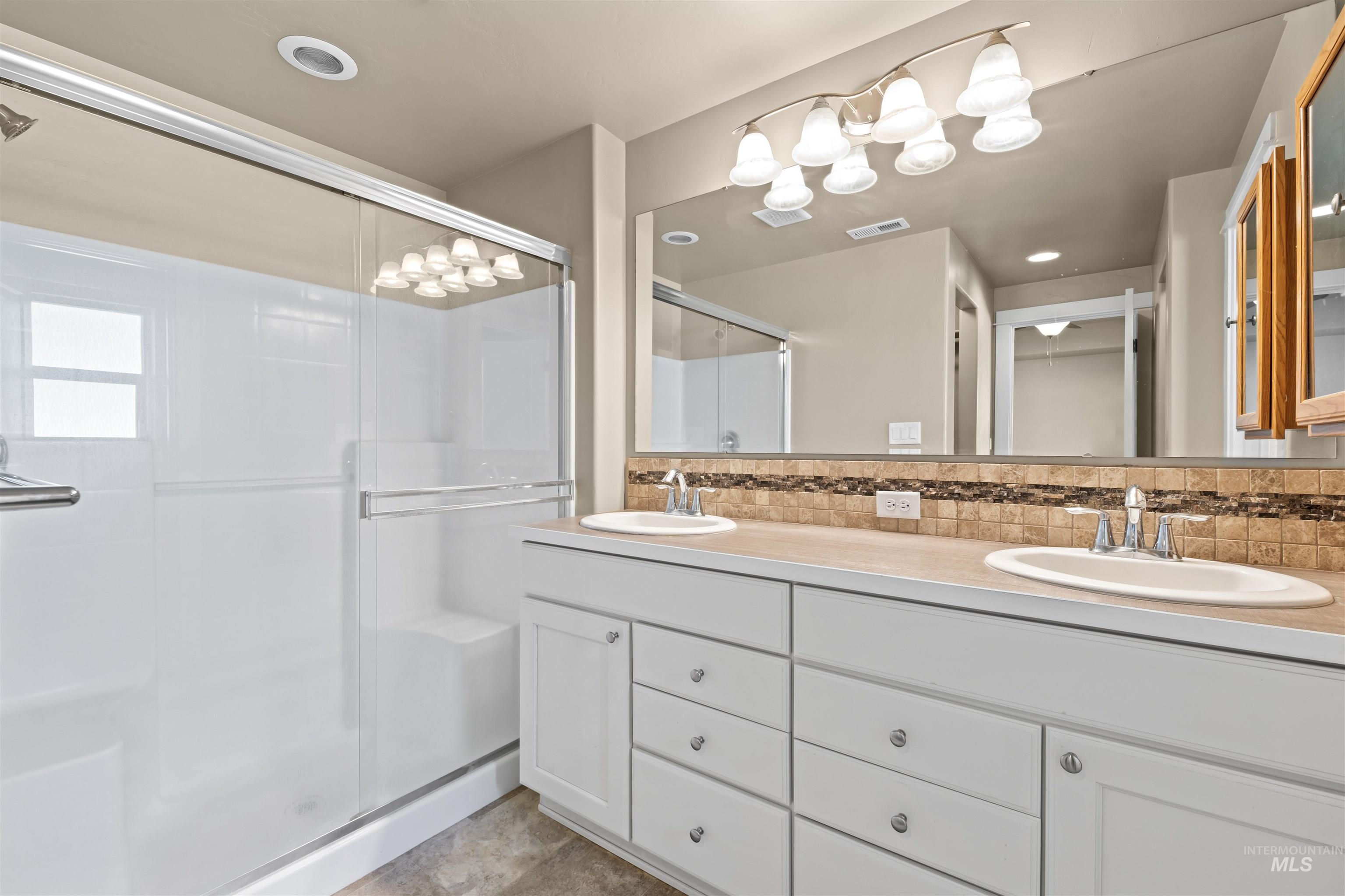 3605 S Edgeview, Nampa, Idaho 83686, 3 Bedrooms, 2 Bathrooms, Residential For Sale, Price $439,900, 98947478
