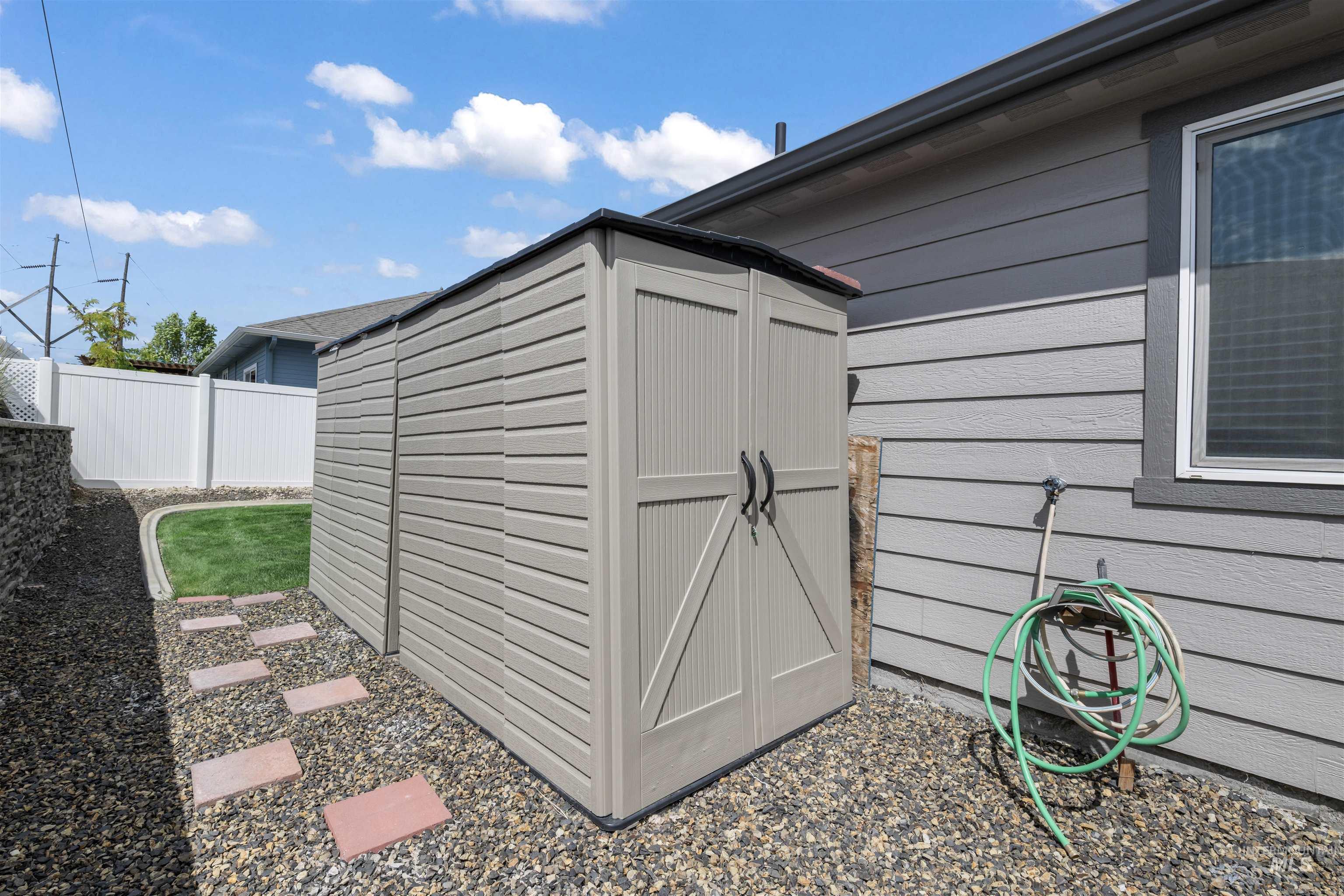 3605 S Edgeview, Nampa, Idaho 83686, 3 Bedrooms, 2 Bathrooms, Residential For Sale, Price $439,900, 98947478