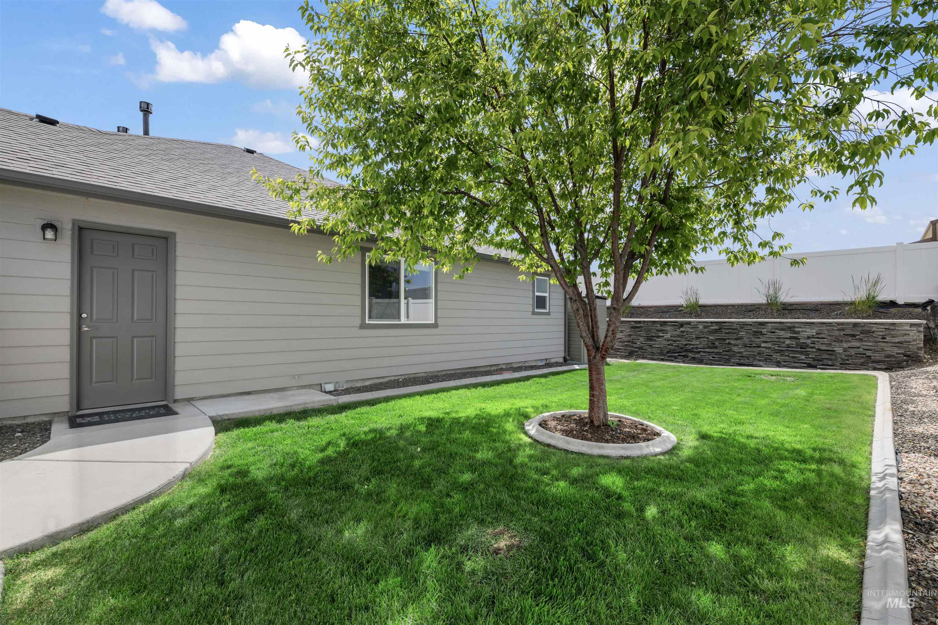 3605 S Edgeview, Nampa, Idaho 83686, 3 Bedrooms, 2 Bathrooms, Residential For Sale, Price $439,900, 98947478