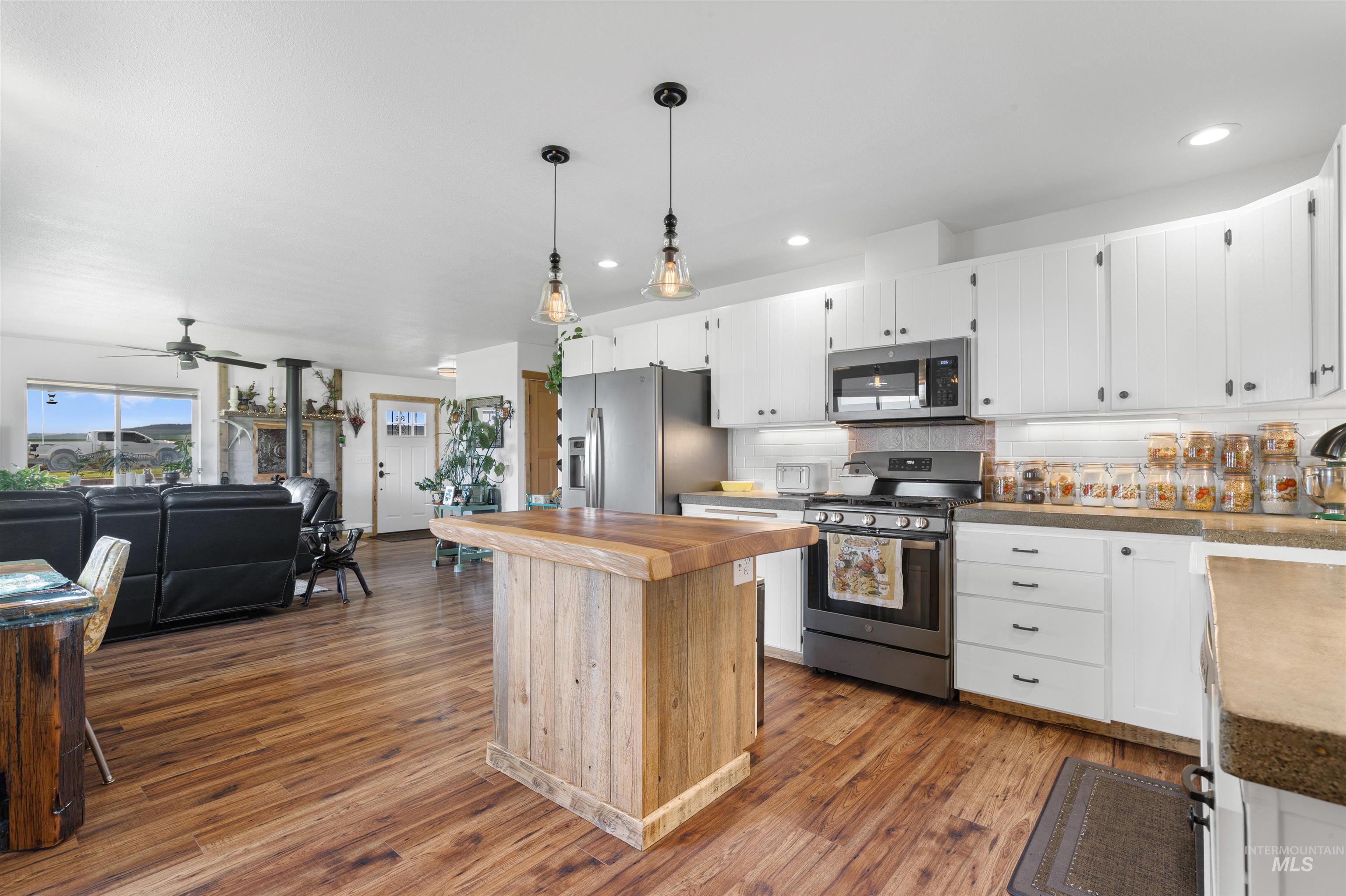 35406 Galen Drive, Lewiston, Idaho 83501, 2 Bedrooms, 1 Bathroom, Residential For Sale, Price $845,000, 98947481