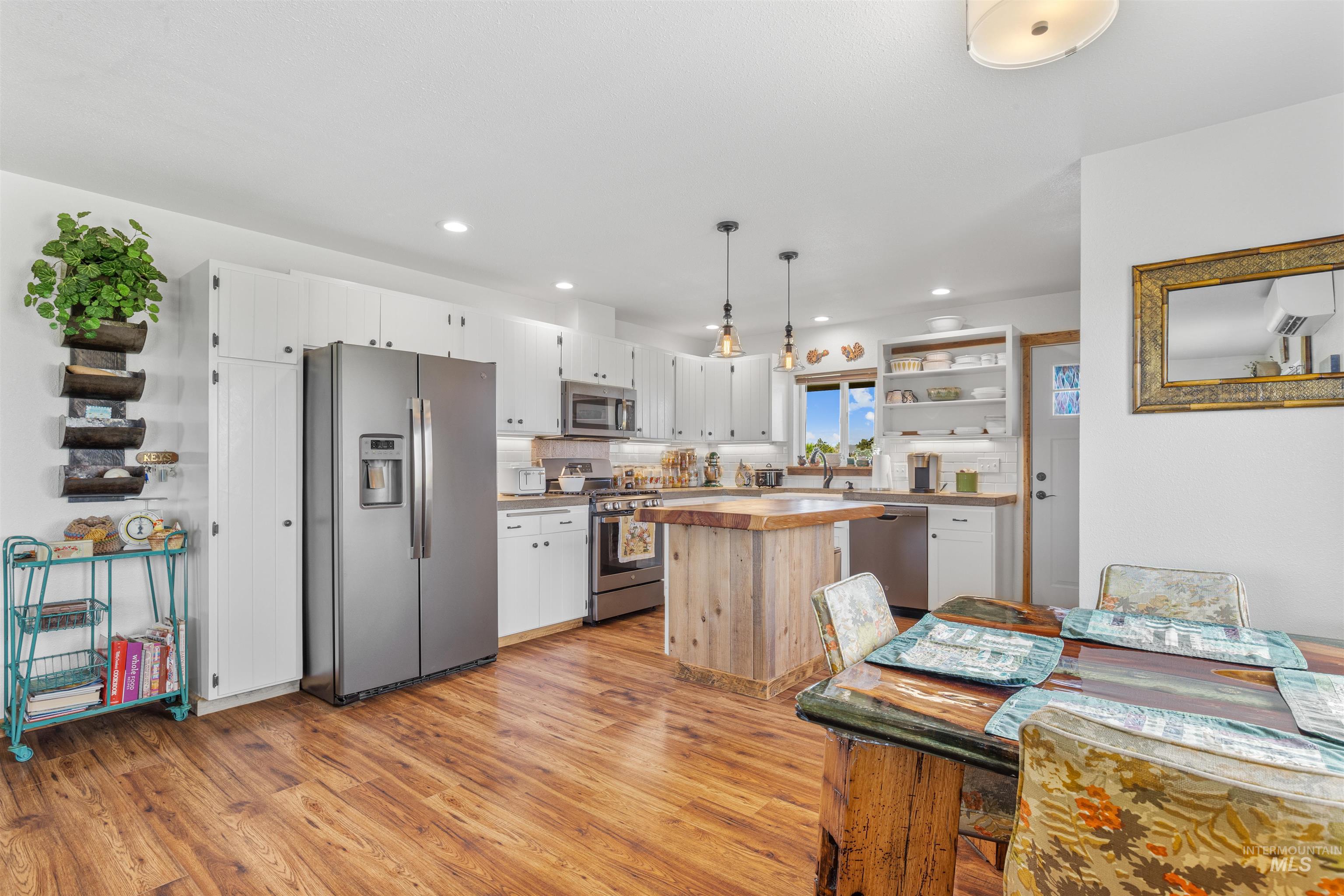 35406 Galen Drive, Lewiston, Idaho 83501, 2 Bedrooms, 1 Bathroom, Residential For Sale, Price $845,000, 98947481